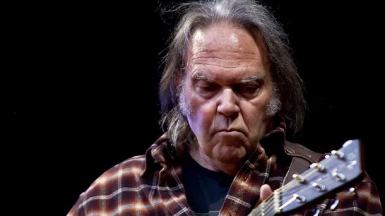 Neil Young neće dopustiti streaming svoje glazbe preko interneta zbog loše kvalitete zvuka
