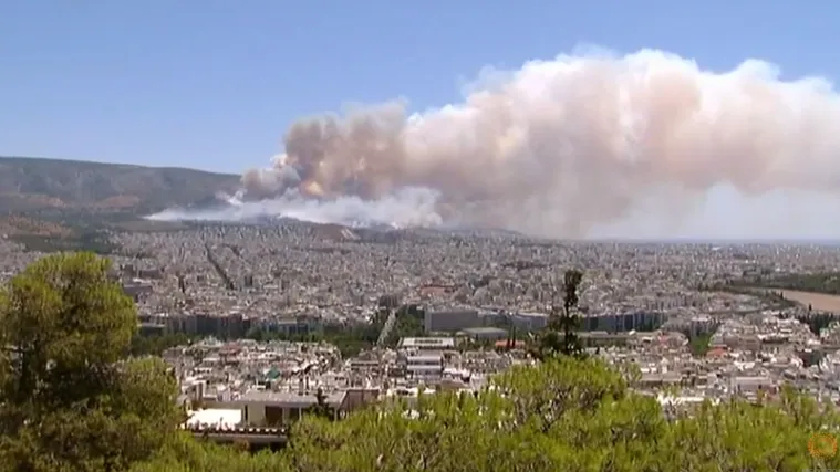 Gori istočni dio grčke prijestolnice, ljudi bježe iz domova