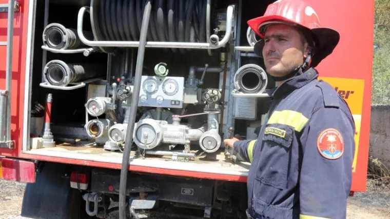Iznad Trogira na nepristupačnom području buknuo požar, na terenu 30 vozila i četiri kanadera