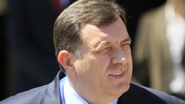 Dodikovu sinu uoči svadbe ironično poželjeli brz pronalazak posla