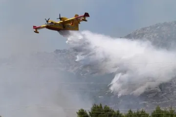 Vatrogascima pune ruke posla: tri požara gase kanaderi HRZ i PZO-a