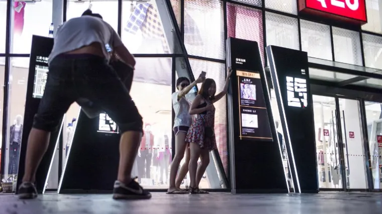 Policija uhitila najmanje četiri osobe zbog Uniqlo seksualnog videa