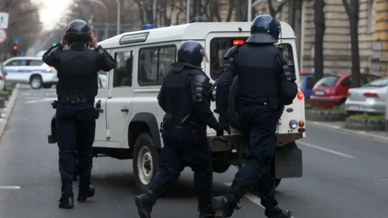 Građani pomagali rastjerati nasilnu skupinu