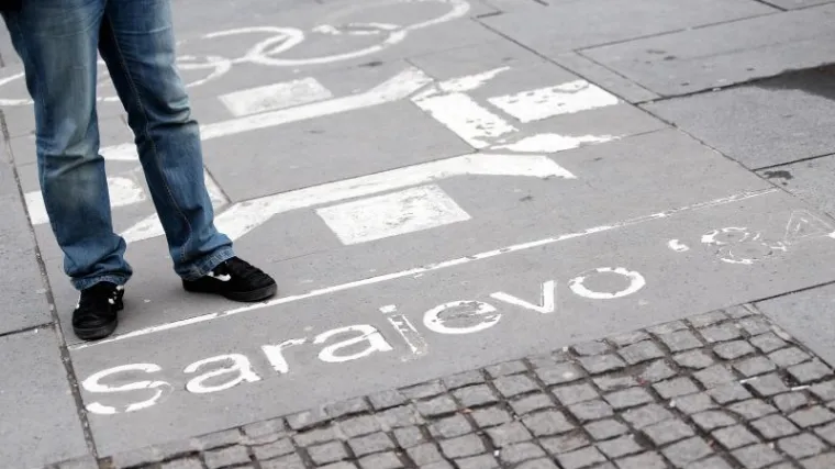 Sarajevo pod istragom zbog transparenta o Srebrenici