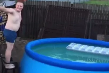 Ovo je najgluplji skok u bazen ovog ljeta