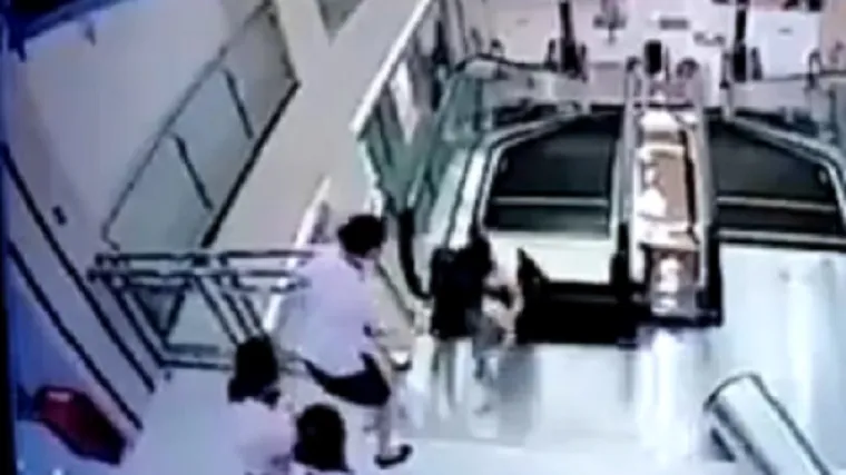 Ženu samljele pokretne stepenice, dijete uspjela spasiti