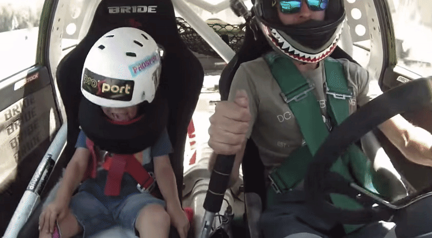 Ovaj petogodišnji klinac najbolje reagira na driftanje svog tate