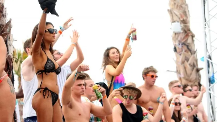 Novalja i Zrće pružili ruku pomirenja: bonton za turiste pomirio dva različita svijeta