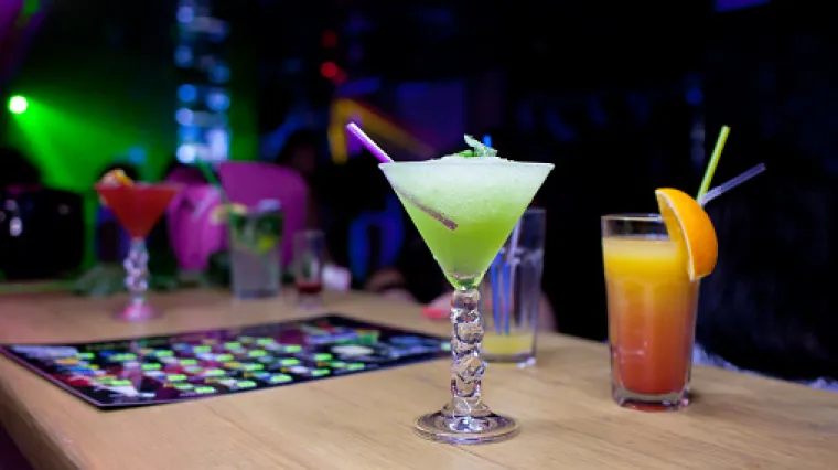 Voditelj hvarskog striptiz kluba gostima poslao egzotične plesačice, a piće im naplatio 300.000 kuna!