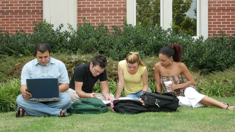 Američki studenti grcaju u dugovima, sedam milijuna ih je bankrotiralo