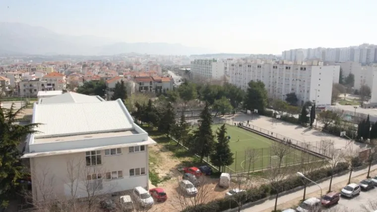 Djevojčica pala s krova &scaron;kole, te&scaron;ko ozlijeđena