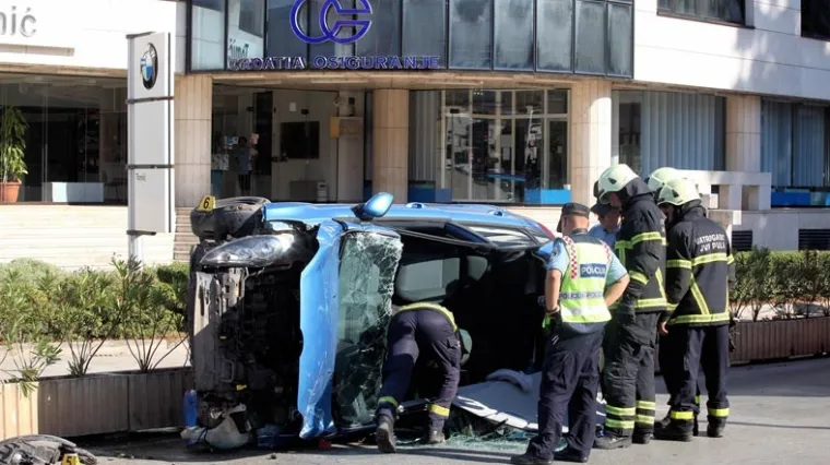 Prevrnuo se kod Croatie u Puli, vatrogasci rezali krov