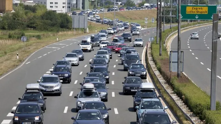 Praktički se ne može izaći iz Zagreba, kolone na svim izlazima