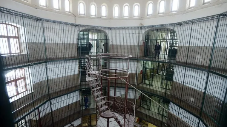 Istražni zatvor za mladog ubojicu