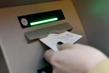 Postavio lažni čitač kartica na bankomat, brzo su ga pronašli