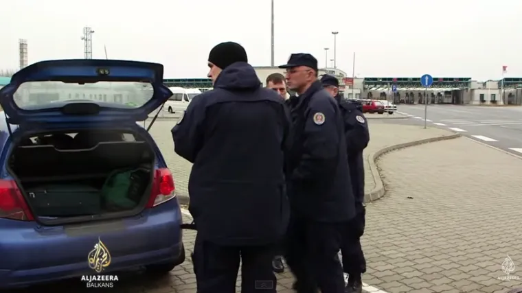 Taksisti koji prevoze strance do granice optuženi za &scaron;verc ljudima