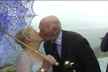 Norvežanin Trygve veliku je ljubav svojoj mladenki dokazao - doplivavši na ceremoniju!