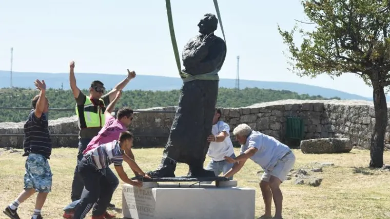 Kip Franje Tuđmana stigao na kninsku tvrđavu