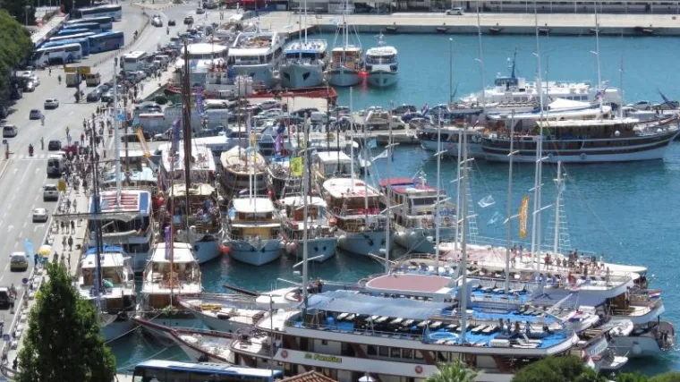 U ovom vikendu kroz splitske luke proći će vi&scaron;e od 110 tisuća putnika