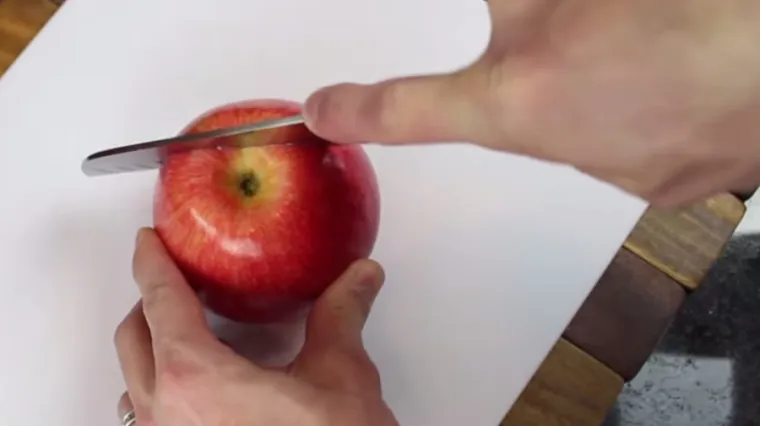 Najbrži način da narežete jabuku