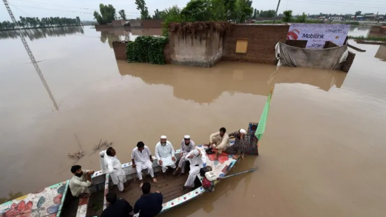 Evakuirano oko 350 tisuća ljudi, poginulo vi&scaron;e od 100