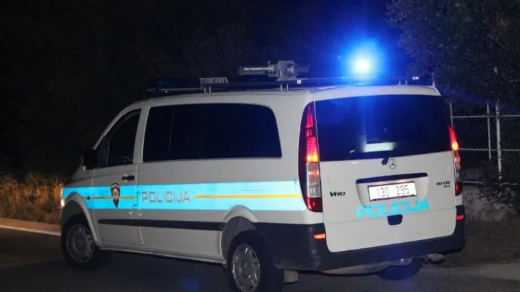 Naoružani dvojac opljačkao hotel i zbrisao na motorima u nepoznato