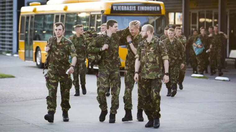 Frustrirani vojnici viču 'bang bang' jer nemaju metke