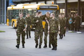 Frustrirani vojnici viču 'bang bang' jer nemaju metke