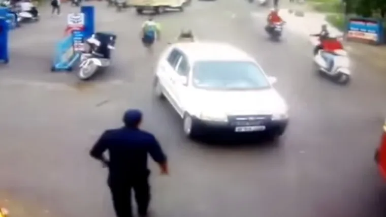 Htio izbjeći patrolu pa autom udario dva policajca i motorista