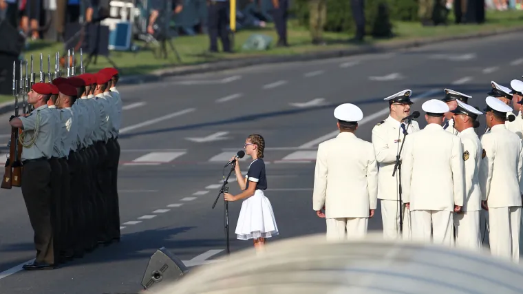 Poslušajte kako je 12-godišnja Mia Negovetić uz pratnju klape Sv. Juraj izvela hrvatsku himnu