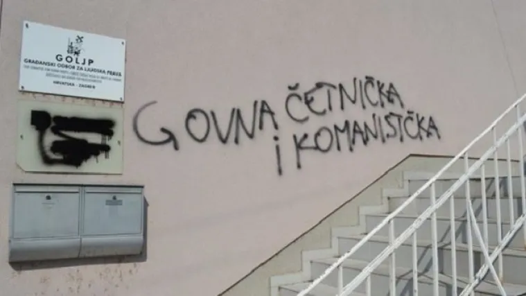 Uvredljiv i nepismen grafit osvanuo na fasadi zagrebačke zgrade