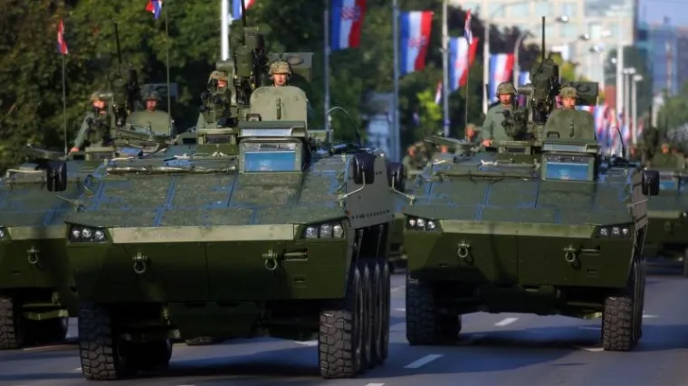 "Hrvatska vojna parada slavi pobjedu u ratu dok Srbija žali"