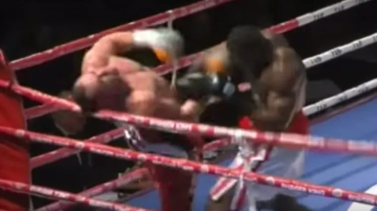 Ovo jo&scaron; niste vidjeli, glavu suparnika 'servirao' na tanjuru!