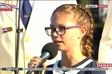 Mia Negovetić, djevojčica anđeoskog glasa, uz pratnju klape Sv. Juraj izvela himnu