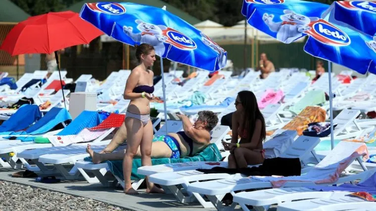 BIZOVAC POSTAO SLAVONSKO MORE: Otvoren ogroman bazen sa umjetnim valovima