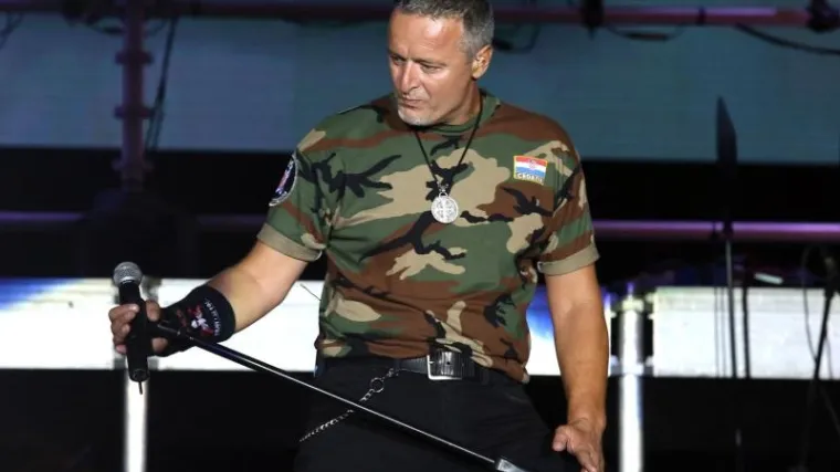 Policija će kazniti Thompsona zbog usklika 'Za dom' na početku kninskog koncerta