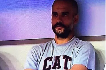 Slavni trener provocirao majicom i izazvao buru