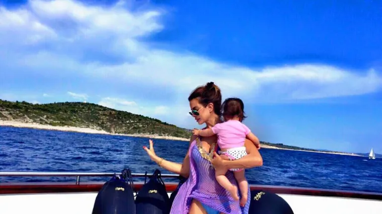 Lijepa Nikolina Pi&scaron;ek uživa na jahti s kćerkicom
