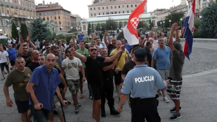 U Rijeci u srijedu privedeno 10 osoba, svađali se, tukli...