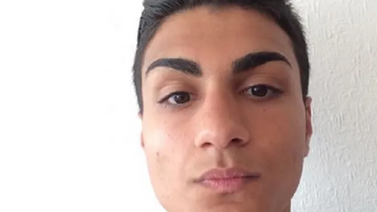 Potro&scaron;io gomilu novca da bi sličio na svoga idola