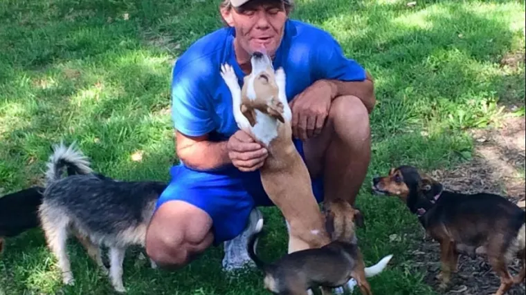 Beskućnik spa&scaron;avao pse pa nai&scaron;ao na dobre ljude