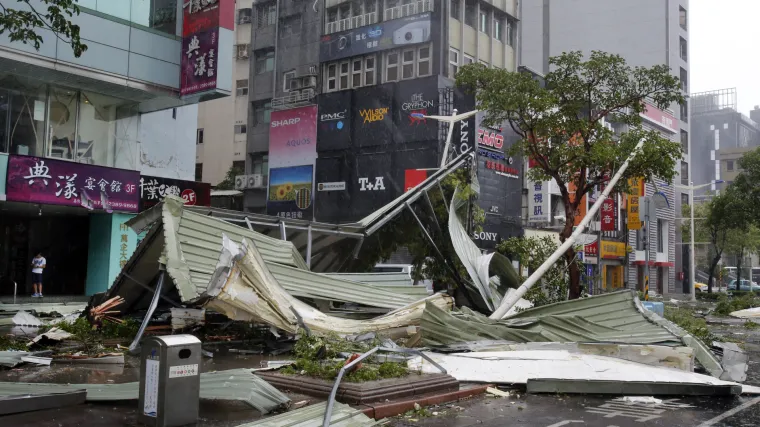 Snažna oluja poharala Tajvan: milijuni ostali bez struje, najmanje dvoje mrtvih