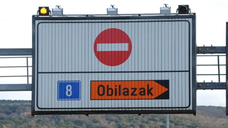 Zbog jake bure zatvoren dio magistrale kod Senja za prvu skupinu vozila