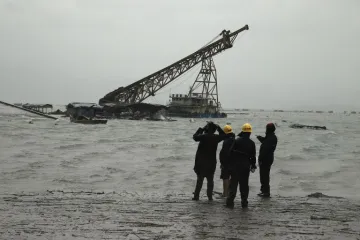 Poginulo najmanje 17 osoba, nestalo pet