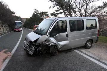 Kombi sletio s ceste, poginuo 29-godi&scaron;nji putnik