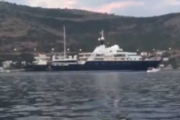 Ona spada u top 10 megajahta