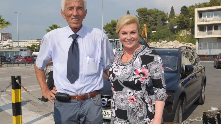 Jadrolinija demantira: 'Predsjednica nije upravljala trajektom, samo se fotografirala'