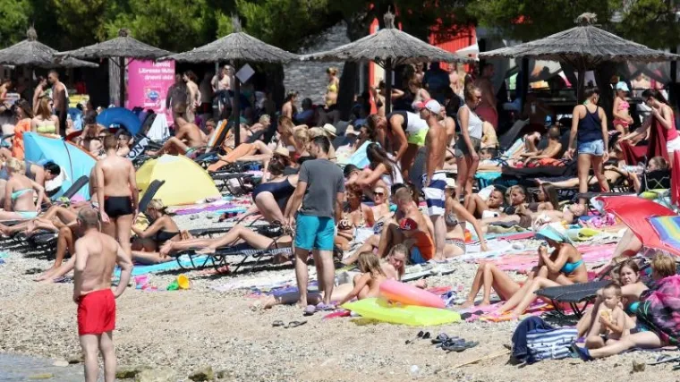 Tko ostavi ručnik na plaži da si sačuva mjesto plaća 30 eura kazne
