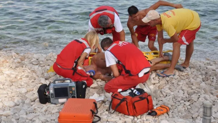 Tragičan dan na &scaron;ibenskom području: dvoje kupača preminulo od posljedica srčanog udara