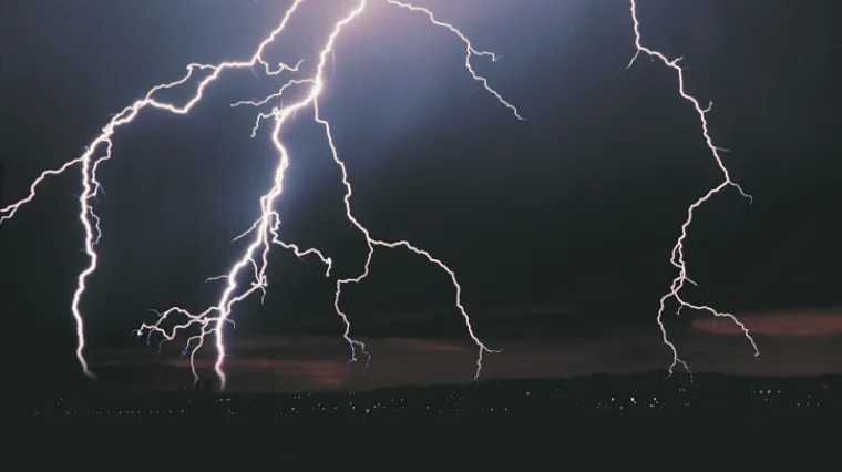 U dvori&scaron;tu obiteljske kuće pokraj Zadra pronađen mrtav mu&scaron;karac, najvjerojatnije ga usmrtio grom